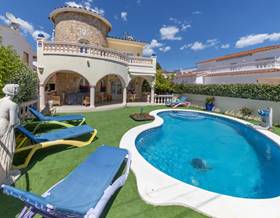 villas for sale in roses