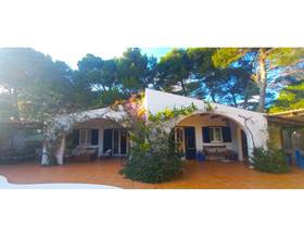 villas for sale in es mercadal