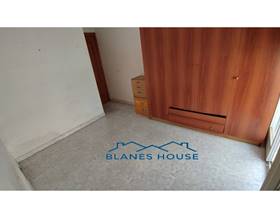 flat sale blanes by 65,000 eur